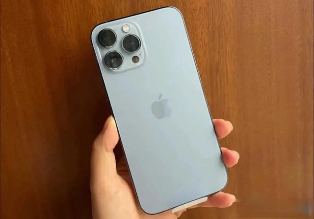 2026年2500元的iPhone 13 Pro Max还能当主力机吗？信号续航系统全实测