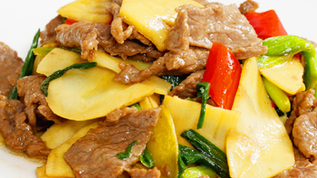 冬笋炒牛肉，这道菜一上桌全家筷子都停不下来