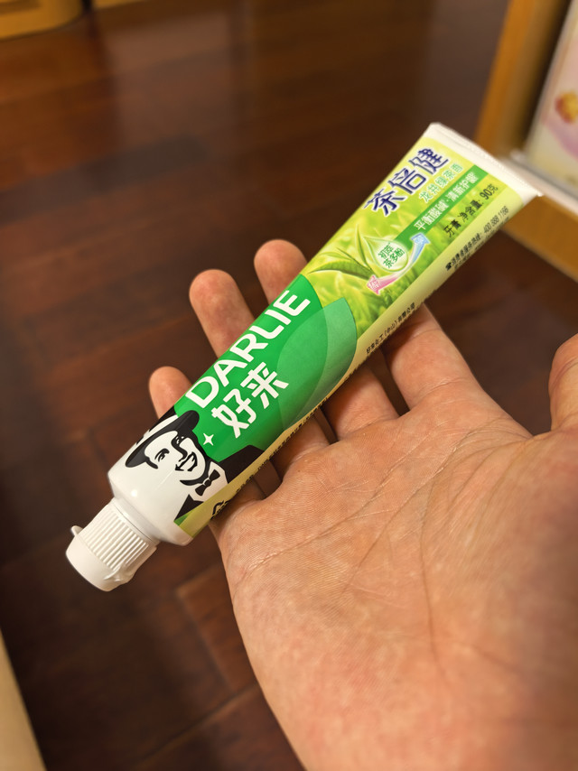 好来茶倍健龙井绿茶牙膏，守护口腔清爽日常