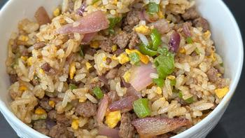 难怪你炒饭总粘锅！牛肉下锅前多做一步，米粒粒粒分明，肉嫩到抖