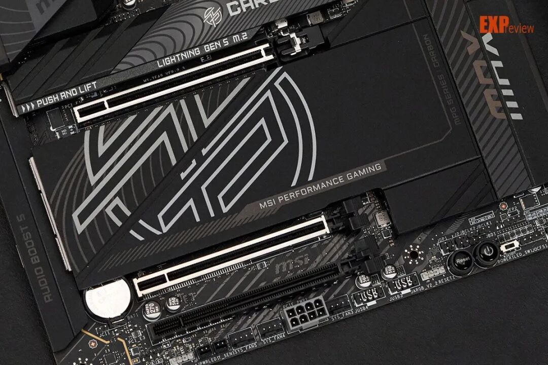 微星X870E CARBON MAX暗黑主板评测：平整焊接工艺，对刺客焊点说再见