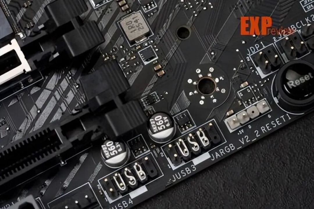 微星X870E CARBON MAX暗黑主板评测：平整焊接工艺，对刺客焊点说再见