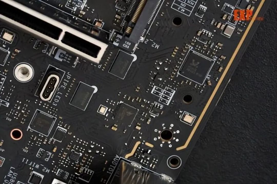 微星X870E CARBON MAX暗黑主板评测：平整焊接工艺，对刺客焊点说再见