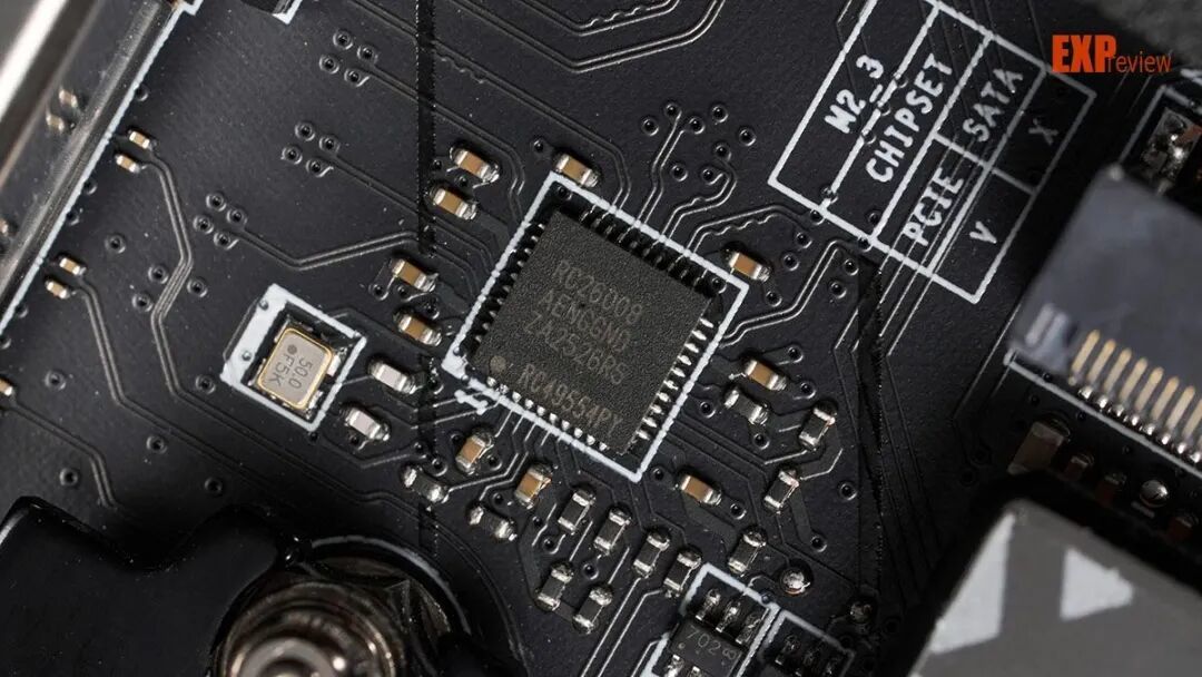 微星X870E CARBON MAX暗黑主板评测：平整焊接工艺，对刺客焊点说再见