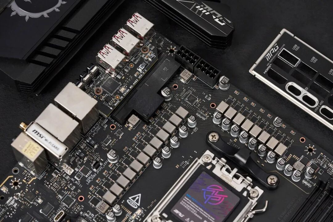 微星X870E CARBON MAX暗黑主板评测：平整焊接工艺，对刺客焊点说再见
