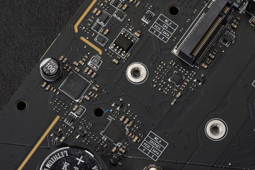微星X870E CARBON MAX暗黑主板评测：平整焊接工艺，对刺客焊点说再见