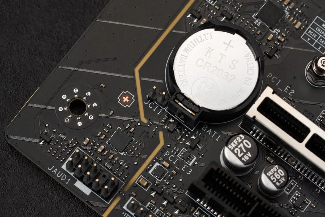 微星X870E CARBON MAX暗黑主板评测：平整焊接工艺，对刺客焊点说再见