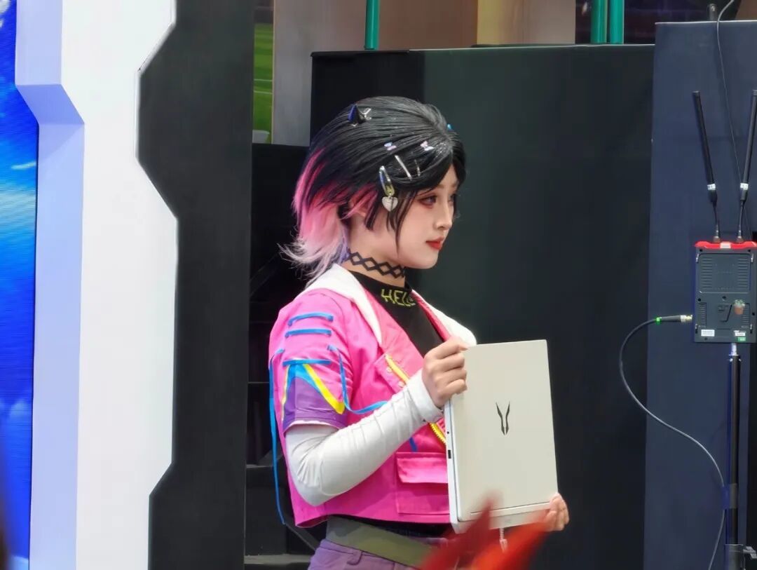 Intel笔记本上演“五世同堂”！是实力 也是无奈