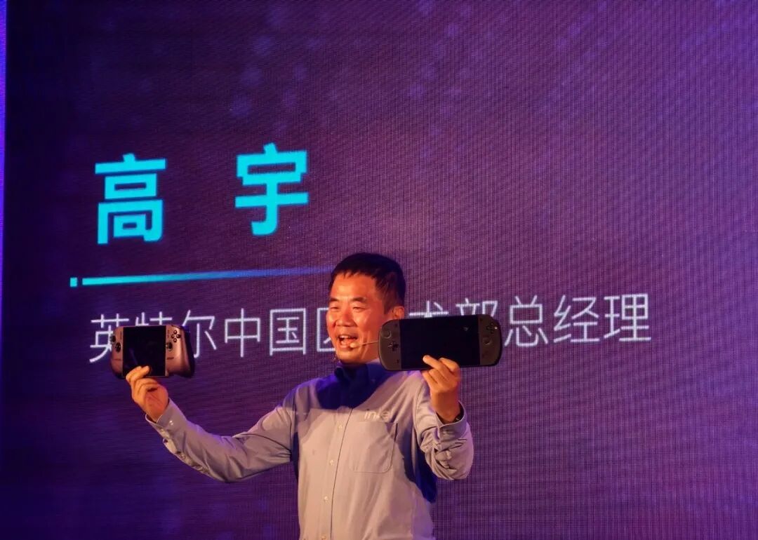 Intel锐炫G3掌机玩出花儿:戴上XR眼镜 走入理想汽车