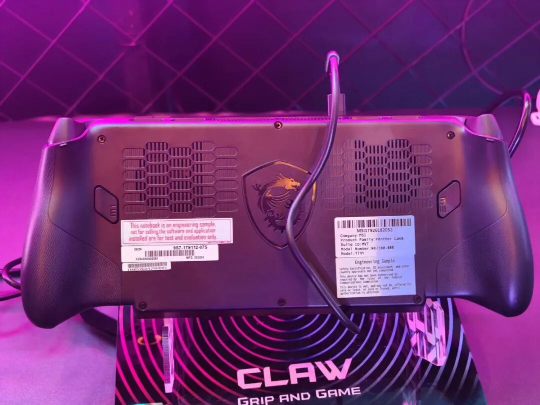 Intel锐炫G3掌机玩出花儿:戴上XR眼镜 走入理想汽车