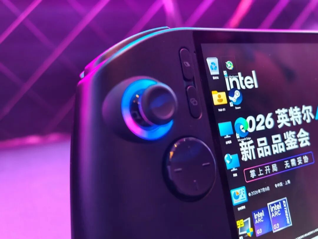 Intel锐炫G3掌机玩出花儿:戴上XR眼镜 走入理想汽车