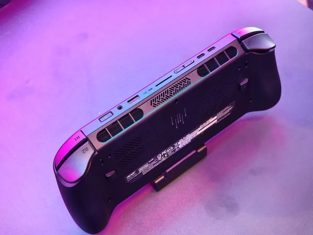 Intel锐炫G3掌机玩出花儿:戴上XR眼镜 走入理想汽车