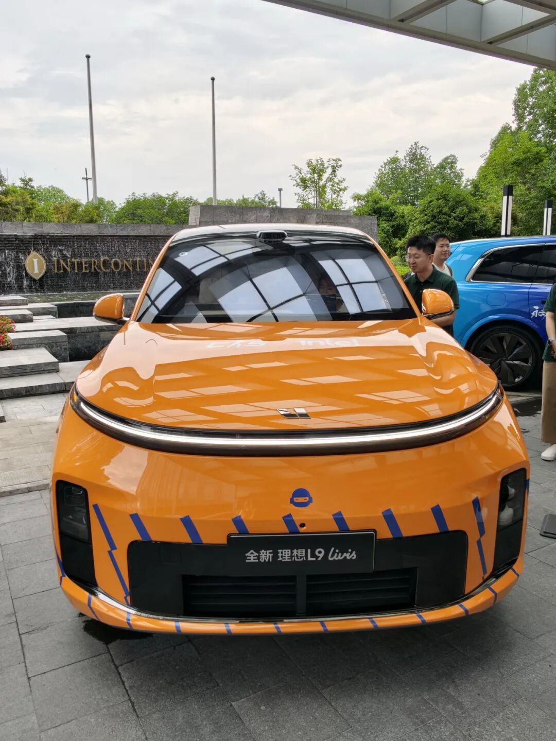Intel锐炫G3掌机玩出花儿:戴上XR眼镜 走入理想汽车