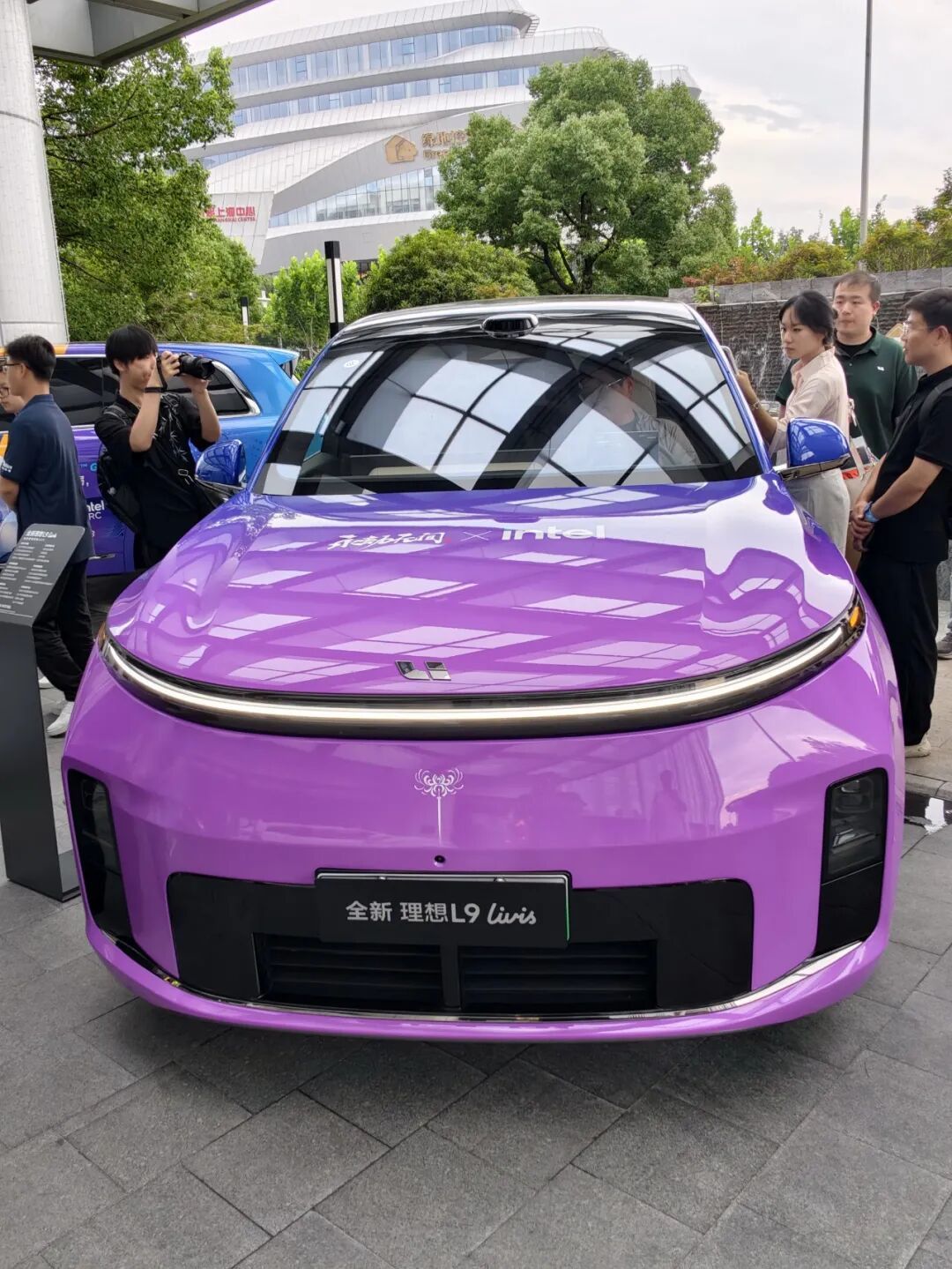 Intel锐炫G3掌机玩出花儿:戴上XR眼镜 走入理想汽车