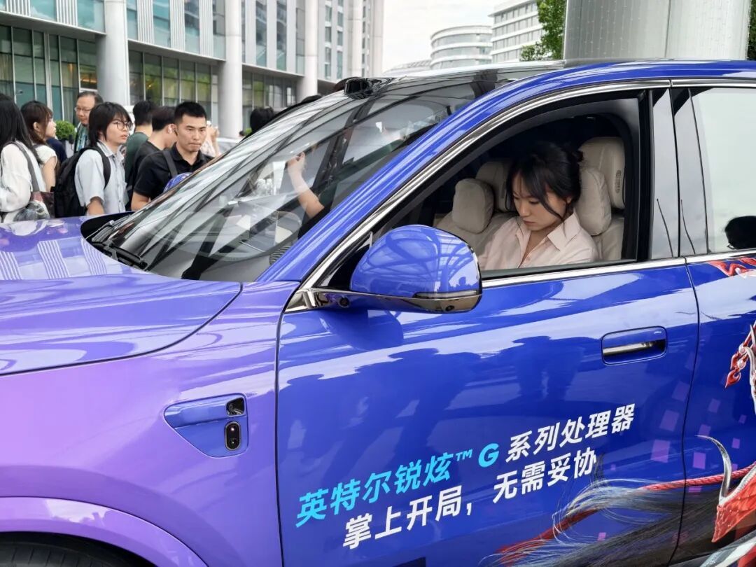 Intel锐炫G3掌机玩出花儿:戴上XR眼镜 走入理想汽车