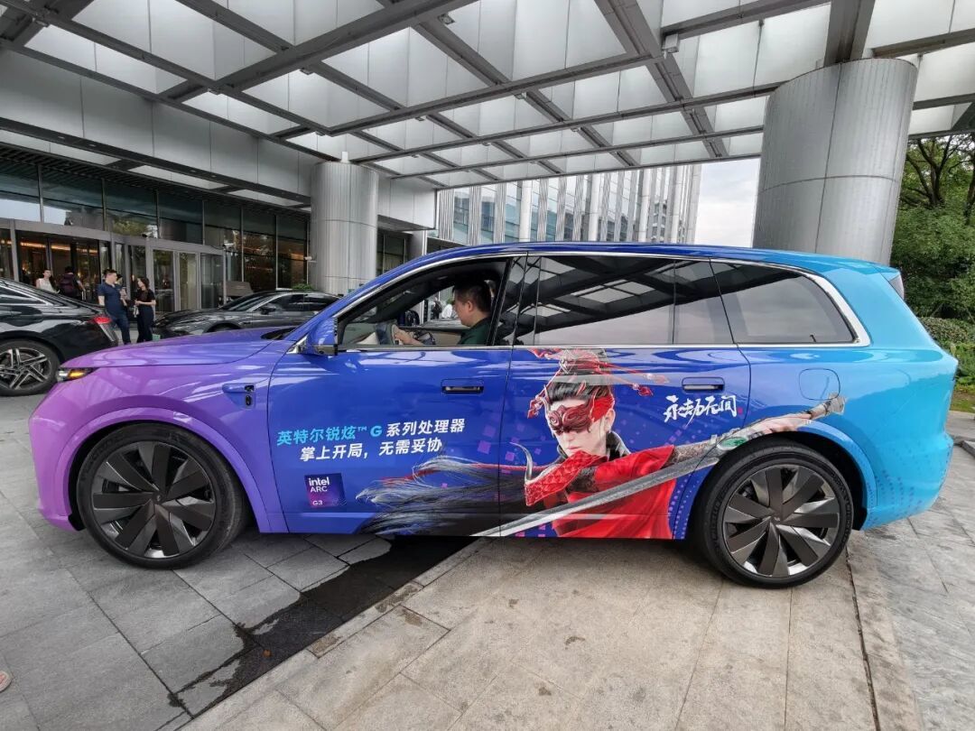 Intel锐炫G3掌机玩出花儿:戴上XR眼镜 走入理想汽车