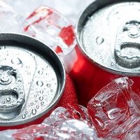 为了避雷“工业糖精”,年轻人宁愿代购港版可乐