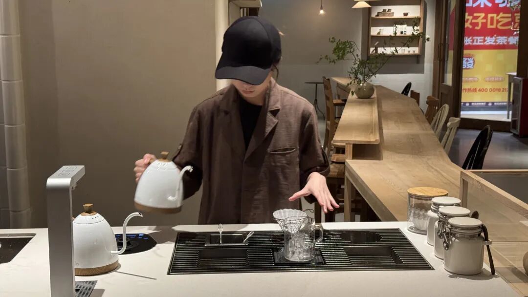 喜茶开出全国首家工艺店,我们去现场看了看