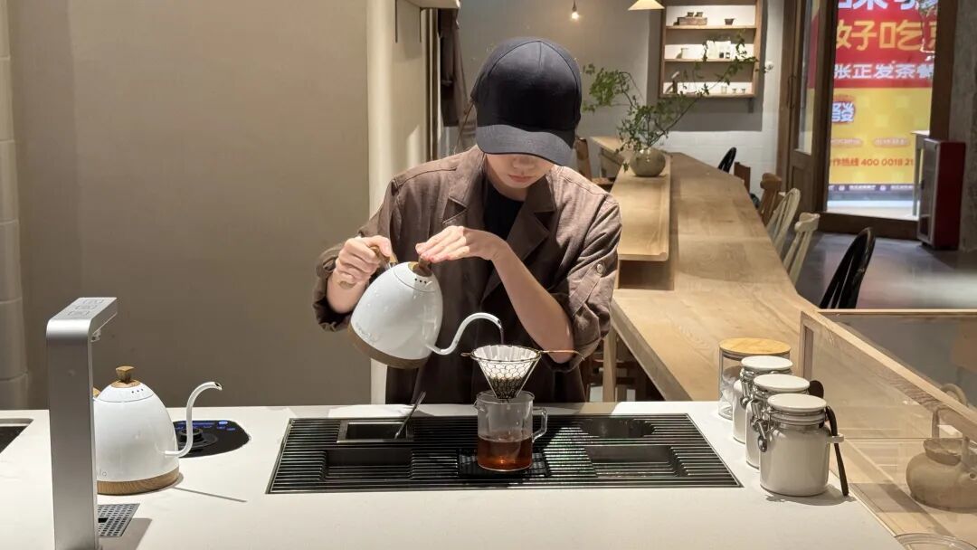 喜茶开出全国首家工艺店,我们去现场看了看