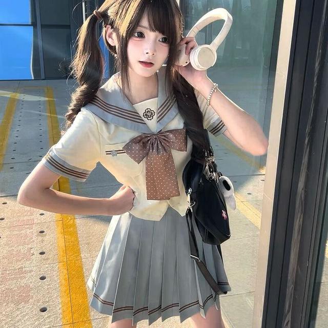 薄荷绿JK制服夏季选购指南：颜色显白、面料透气、版型显瘦的完整攻略