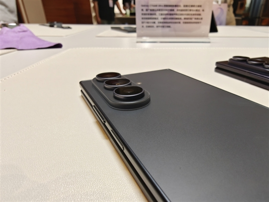 14999元！三星Galaxy Z Fold8 Ultra图赏：薄至8.9mm 仅重215g
