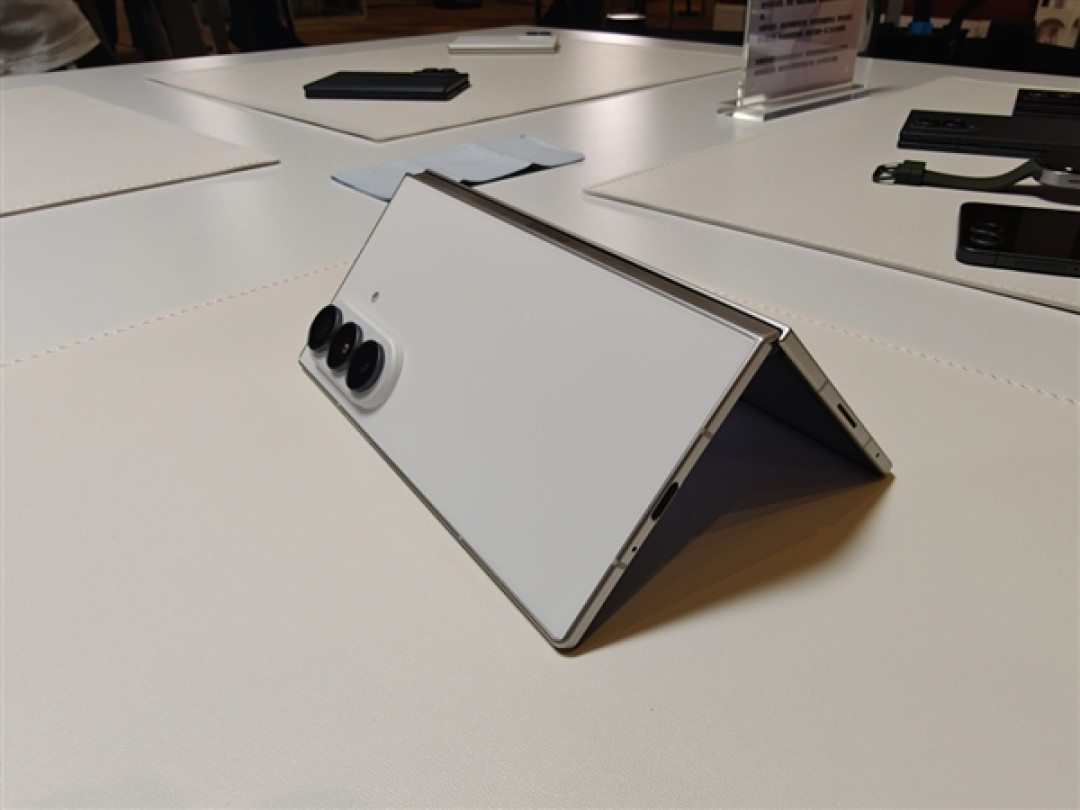 14999元！三星Galaxy Z Fold8 Ultra图赏：薄至8.9mm 仅重215g
