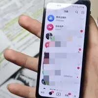 三星折叠屏改成4.6寸小屏机，加装风扇和大电池，能当游戏盒子