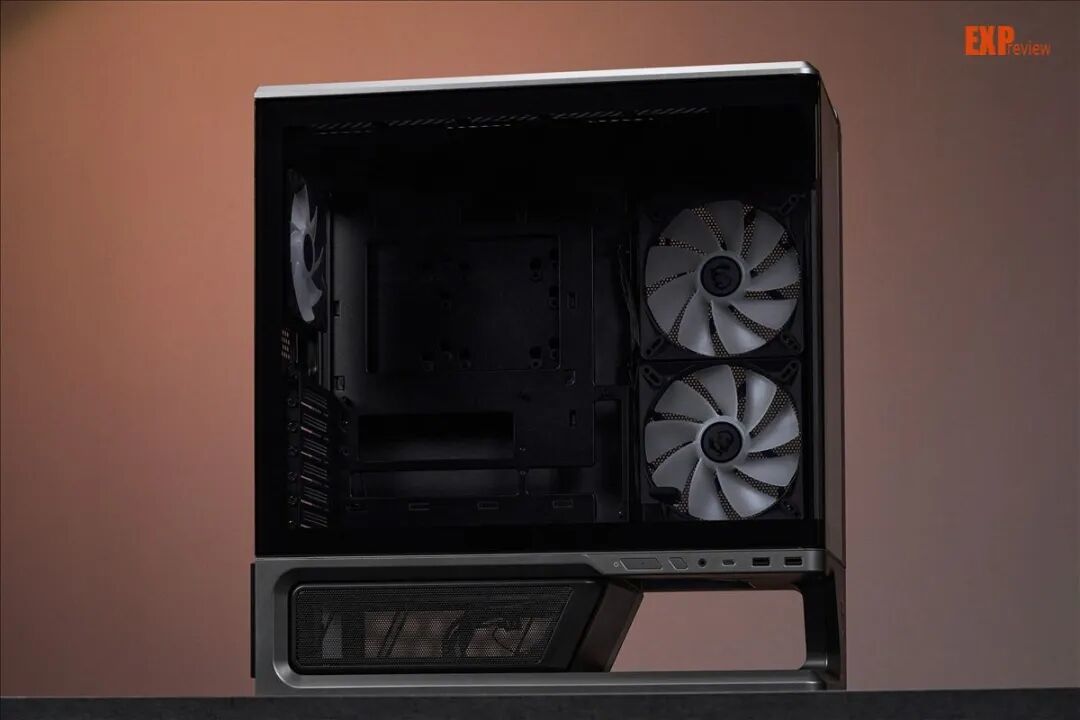 微星MPG VIXTA 300R PZ评测：架空设计兼具造型实用,全景玻璃一览无遗