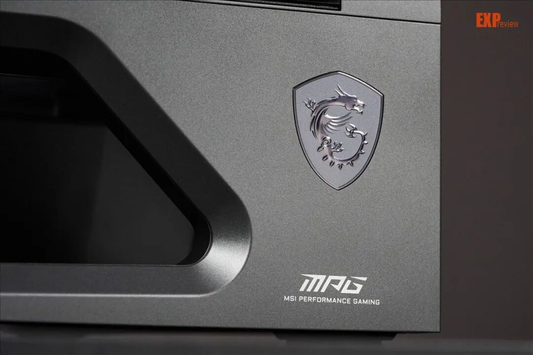微星MPG VIXTA 300R PZ评测:架空设计兼具造型实用,全景玻璃一览无遗