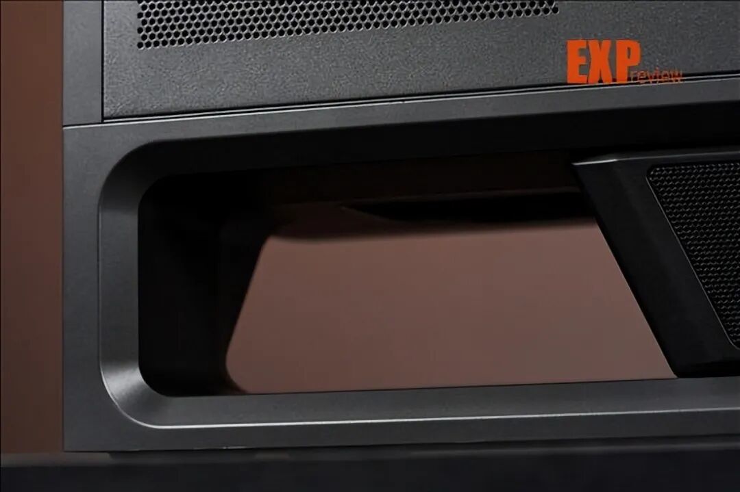 微星MPG VIXTA 300R PZ评测:架空设计兼具造型实用,全景玻璃一览无遗