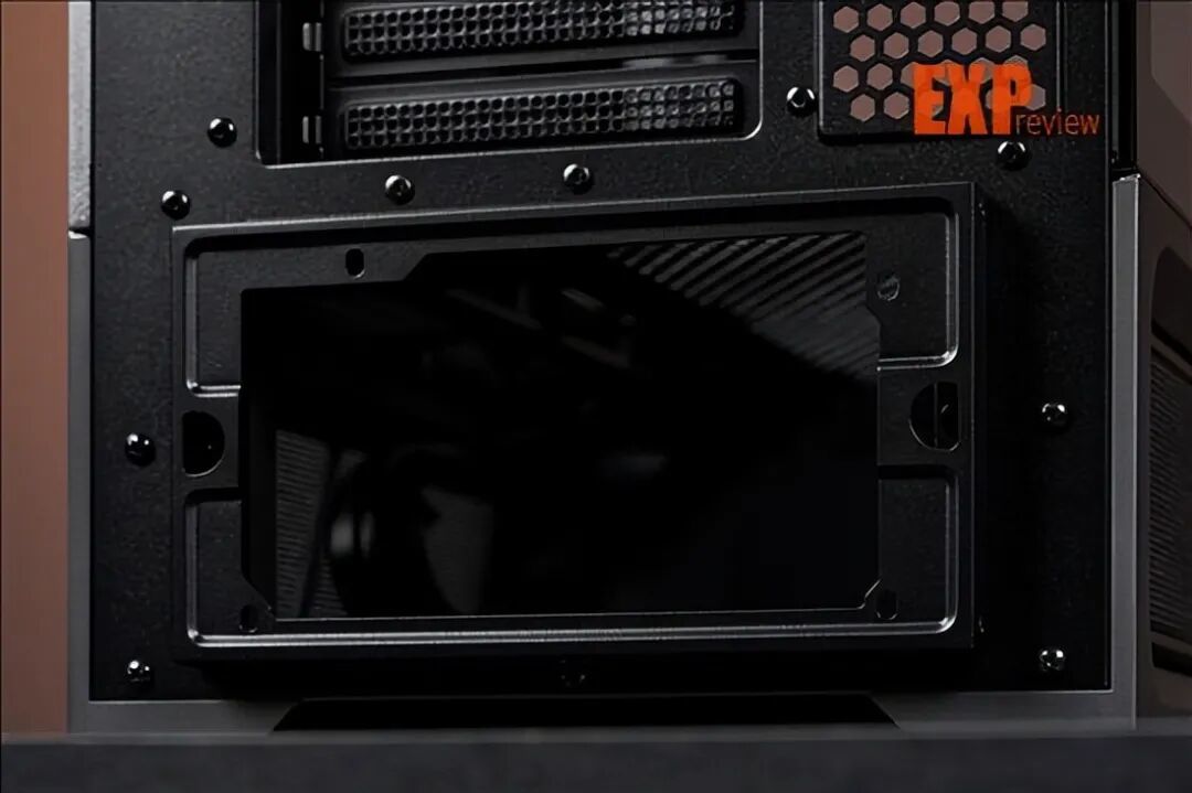 微星MPG VIXTA 300R PZ评测:架空设计兼具造型实用,全景玻璃一览无遗