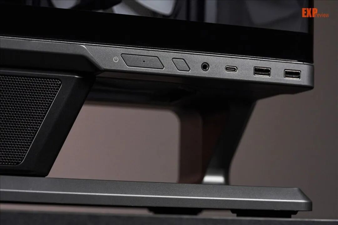 微星MPG VIXTA 300R PZ评测：架空设计兼具造型实用,全景玻璃一览无遗