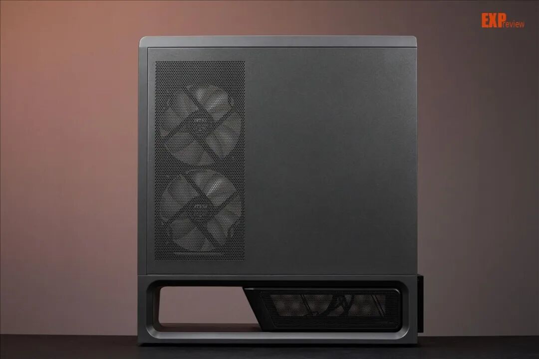 微星MPG VIXTA 300R PZ评测:架空设计兼具造型实用,全景玻璃一览无遗