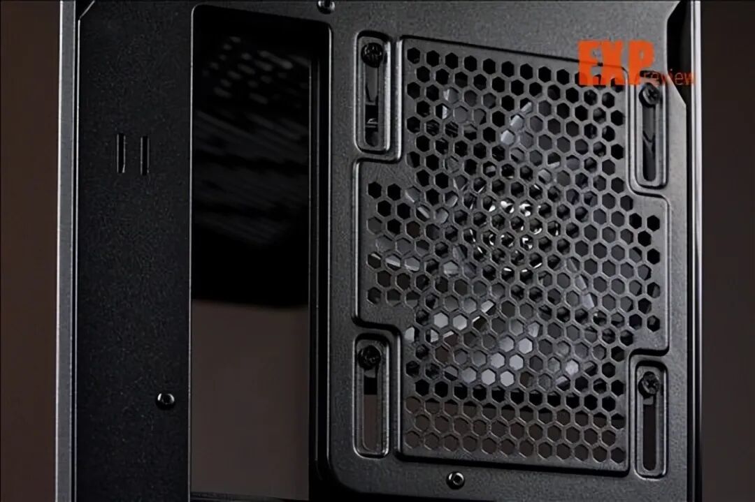 微星MPG VIXTA 300R PZ评测:架空设计兼具造型实用,全景玻璃一览无遗