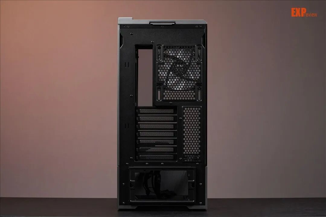 微星MPG VIXTA 300R PZ评测:架空设计兼具造型实用,全景玻璃一览无遗