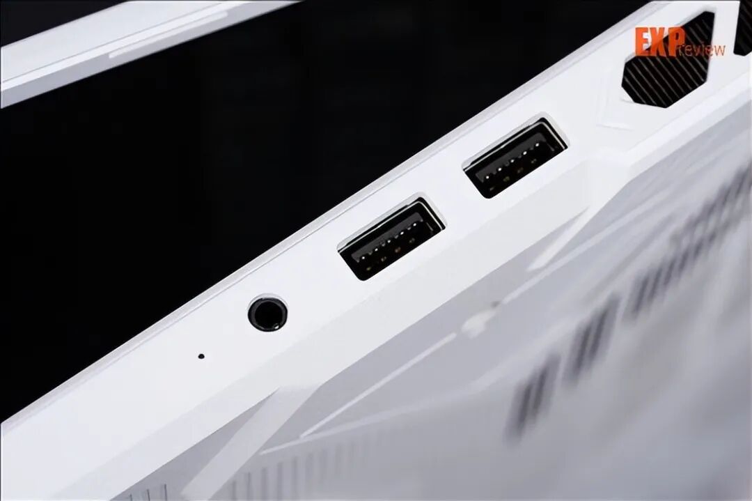 微星MPG VIXTA 300R PZ评测：架空设计兼具造型实用,全景玻璃一览无遗