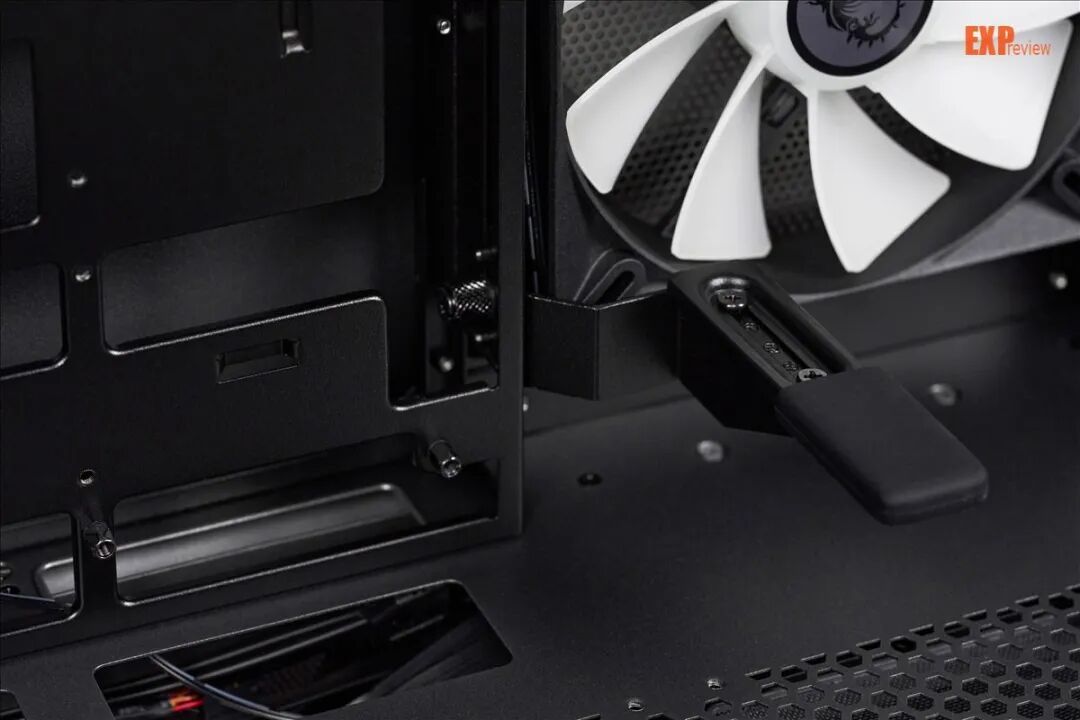微星MPG VIXTA 300R PZ评测：架空设计兼具造型实用,全景玻璃一览无遗