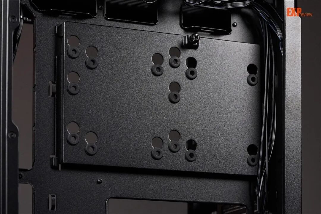 微星MPG VIXTA 300R PZ评测：架空设计兼具造型实用,全景玻璃一览无遗