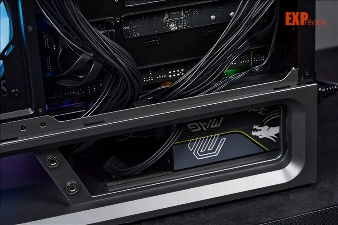 微星MPG VIXTA 300R PZ评测：架空设计兼具造型实用,全景玻璃一览无遗