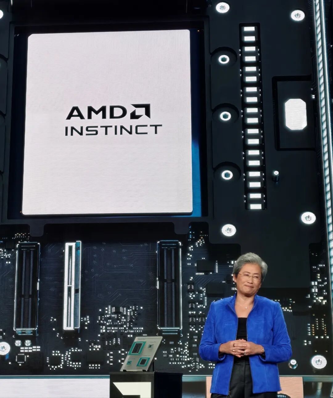 AMD发布全新GPU!3200亿晶体管配432GB HBM4内存
