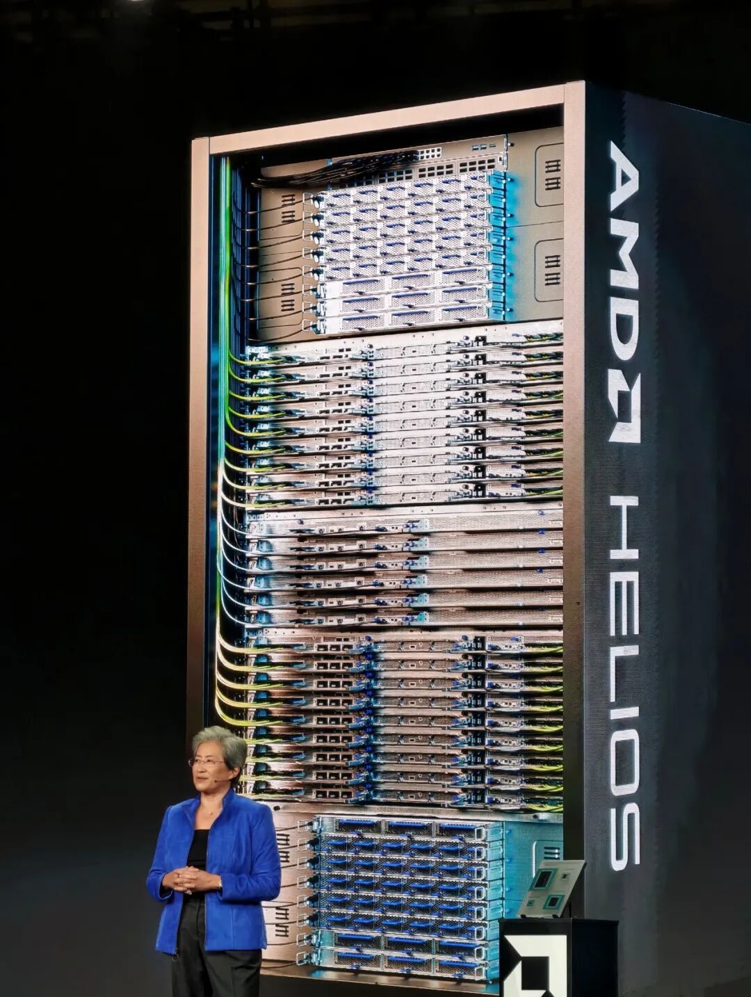 AMD在一个机架塞了90颗2nm芯片、31TB HBM4内存