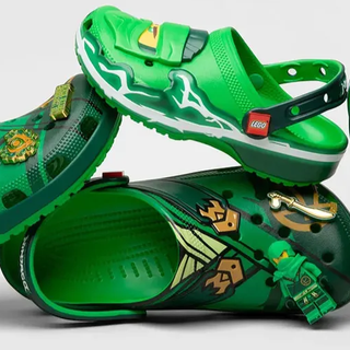 这次不硌脚了！乐高×Crocs幻影忍者洞洞鞋8月登场