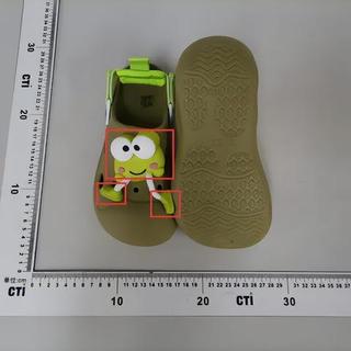 几十块儿童洞洞鞋和百元成人款，差的不只是价格