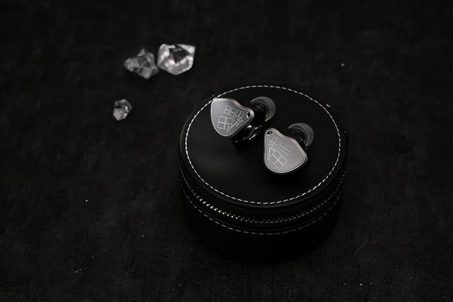 游戏耳机“电竞HiFi双修”到底是不是噱头？这款实测后我有了答案