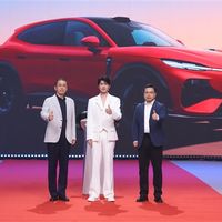 顶配30.99万！岚图追光S预售1小时订单破万：杨洋当场下订成001号车主
