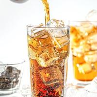 便利店货架C位悄悄换人：无糖茶销量暴涨16%，含糖汽水集体“退位”，只因配料表写明白了