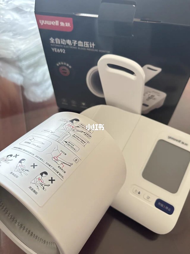 鱼跃血压计YE698确实非常好用。
它测出的数据准确可靠，与医院使用的同款仪器结果一致。
操作方便快捷，还带有语音提示功能，对老年人或视力不佳的人士十分友好。
同时，商家的服务态度也非常热情。
现在国