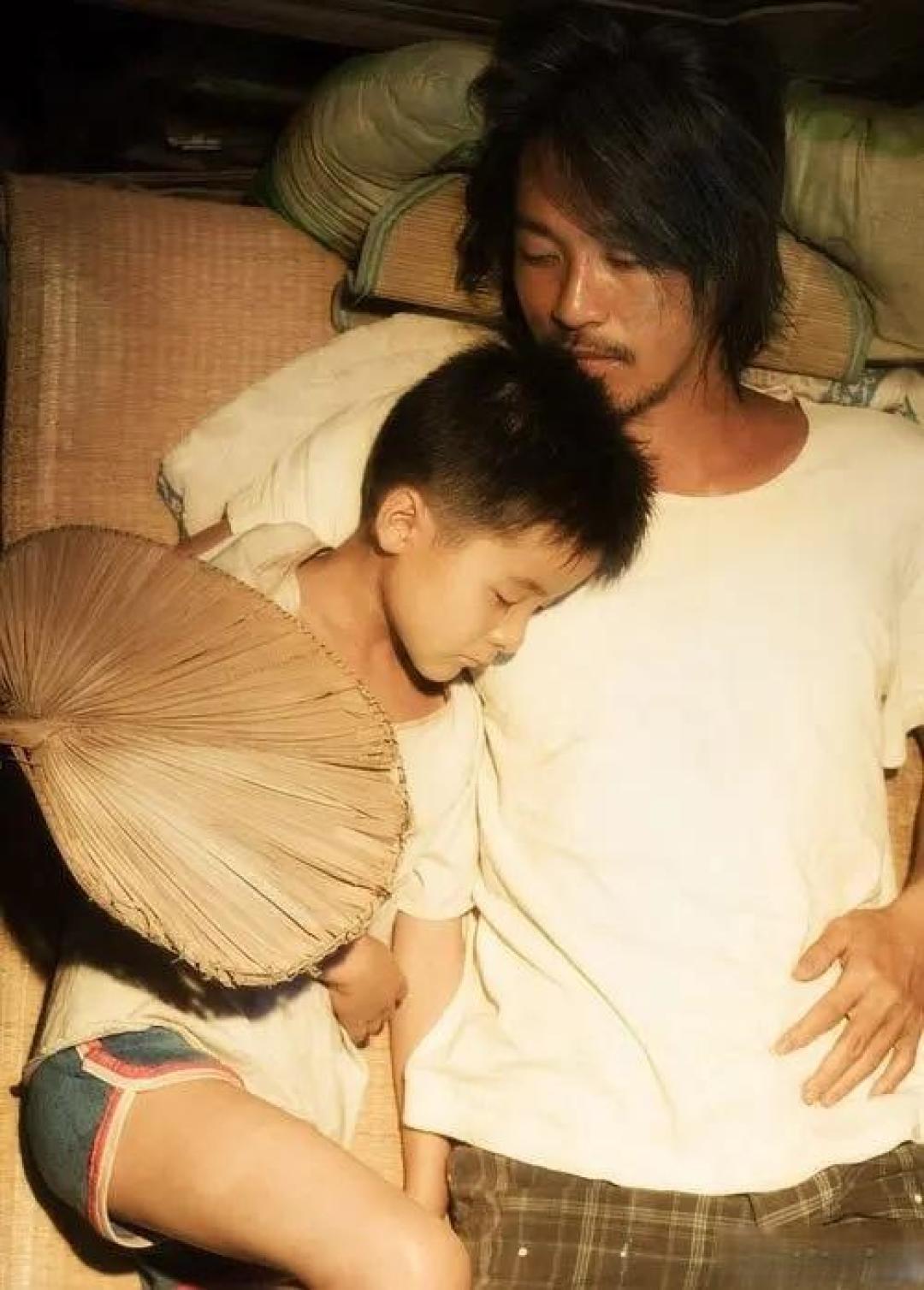 长江七号口碑翻盘:当年看喜剧的孩子,如今看懂了父亲