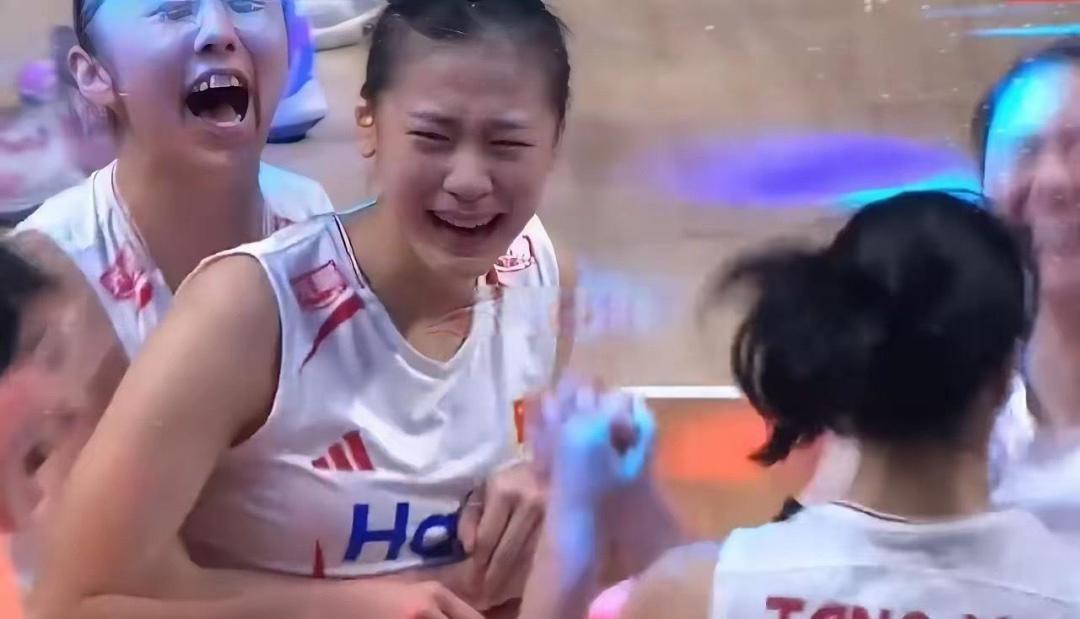 18岁王奥芊一锤定音,中国女排逆转头号种子上演黑八奇迹