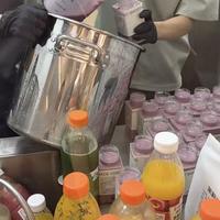 标着1天保质期，原料保质期十几天？鲜制饮品用长保原料勾兑引争议